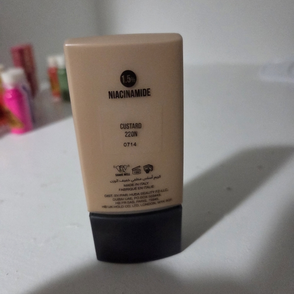 Huda beauty Foundation - Picture 2 of 2